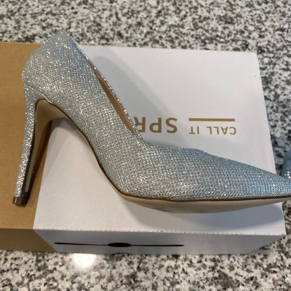 Silver heels - Picture 1 of 7